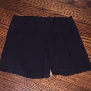 Lululemon black size 6 biker shorts